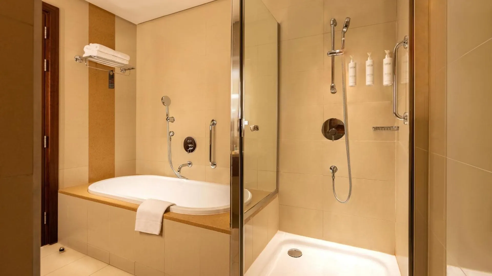 Courtyard By Marriott Riyadh Olaya 4*,  ערב הסעודית